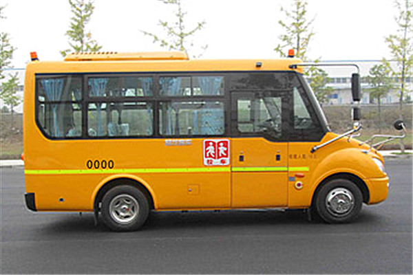 东风超龙EQ6550STV1小学生专用校车(柴油国五10-19座)