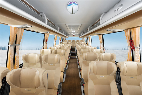 金龙XMQ6825CYD6D客车(柴油国六24-36座)