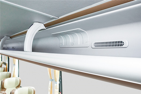 金龙XMQ6825CYD6D客车(柴油国六24-36座)