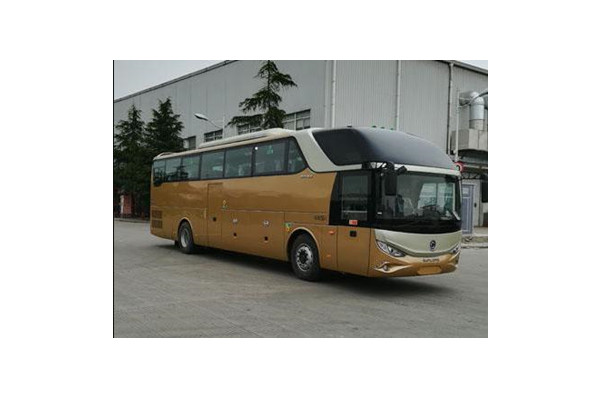 申龙SLK6126ALD52客车(柴油国五24-56座)