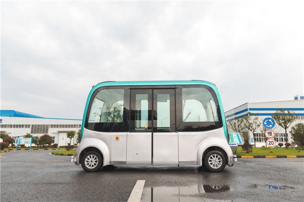 南京金龙“蓝鲸号”全线控整车(纯电动8座)