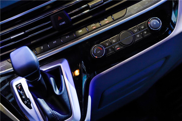 上汽大通SH6551J2DB多用途轻客(柴油国六7-8座)