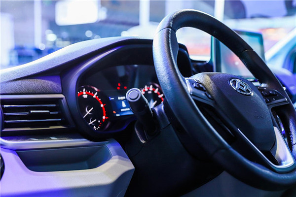 上汽大通SH6551J2DB多用途轻客(柴油国六7-8座)