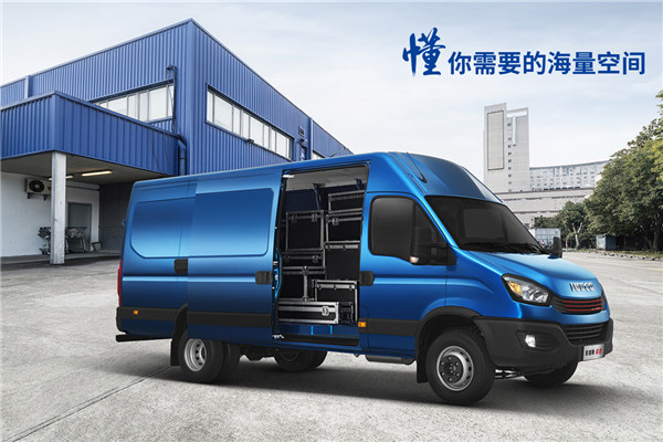 南京依维柯NJ5045XXYESE厢式运输车(柴油国五3-6座)