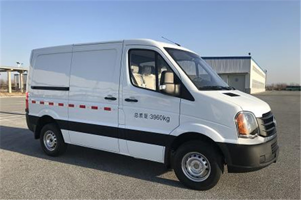 黄海DD5040XXYDA6M厢式运输车(柴油国六3座)