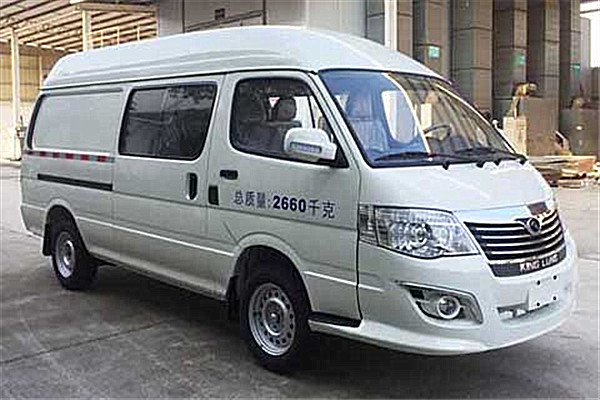 金龙XMQ5030XXY26厢式运输车(汽油国六2-5座)