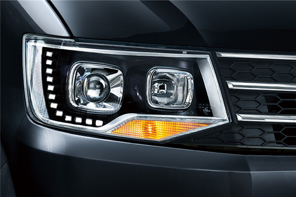 金龙XMQ6535DED61轻型客车(柴油国六6-9座)