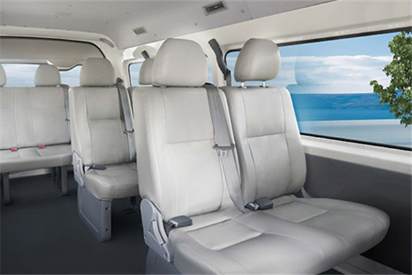 金龙XMQ6535DED61轻型客车(柴油国六6-9座)