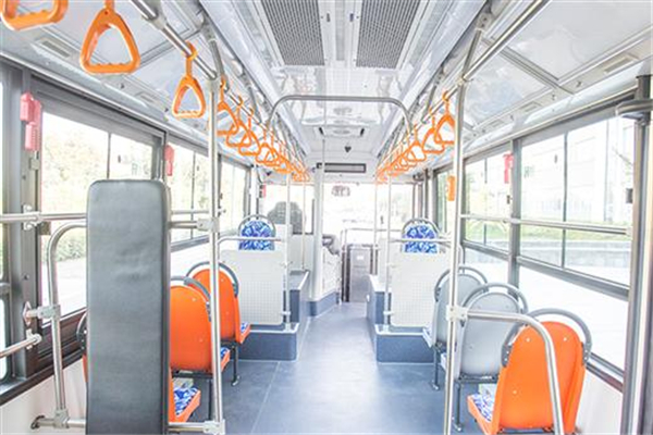 亚星JS6128GHEV19插电式公交车(柴油/电混动国五21-50座)