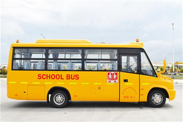 亚星JS6750XCP01小学生专用校车(柴油国五24-36座)
