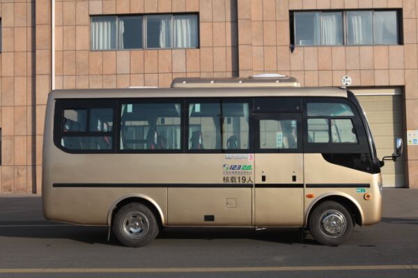 东风超龙EQ6608LTV客车(柴油国五10-19座)