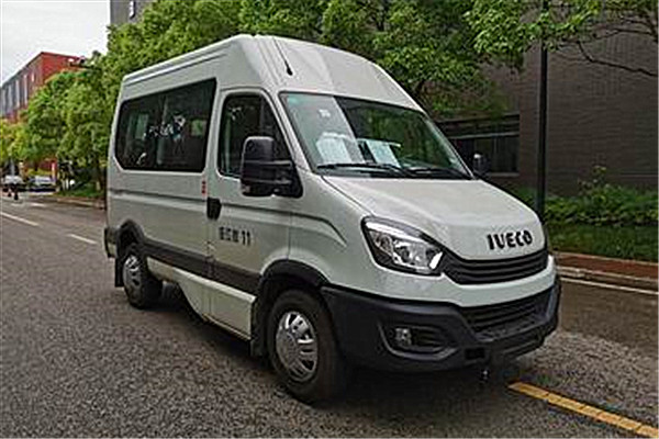 南京依维柯NJ6526EC客车(柴油国六10-11座)