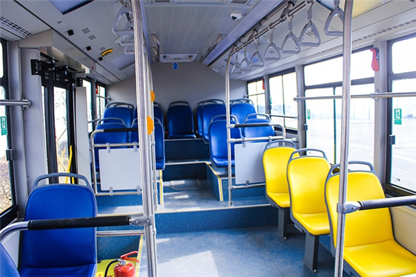 浙江中车CSR6850GNPHEV1公交车(天然气/电混动国五10-26座)