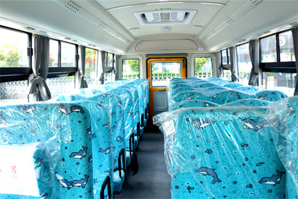 华新HM6706XFD6XN幼儿专用校车(柴油国六30-38座)