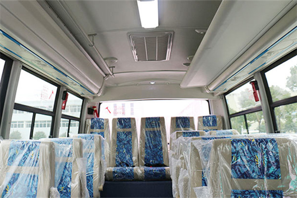 华新HM6733LFD5X客车(柴油国五24-31座)