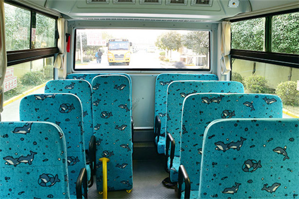 华新HM6530XFD5JN幼儿专用校车(柴油国五10-19座)