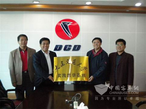 朝柴与大连交通大学校外实习基地协议签订现场