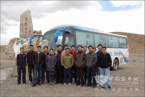 潍柴”三高“实验人员在昆仑山口留下印记