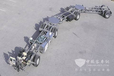 基于B12M衍生的26.8米三段铰接公交车底盘