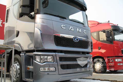 2009国际车展上推出的配装ISZ发动机的华菱星凯马