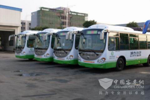 整装待发的装备朝柴燃气发动机的重庆恒通客车