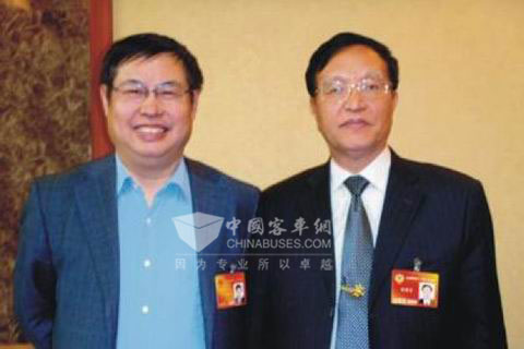 全国政协常委、经济委员会委员、国家发改委副主任、国家能源总局局长张国宝与陕西法士特集团公司董事长李大开合影