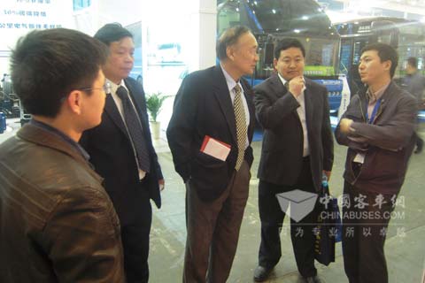 公交行业专家参观依相动力系统