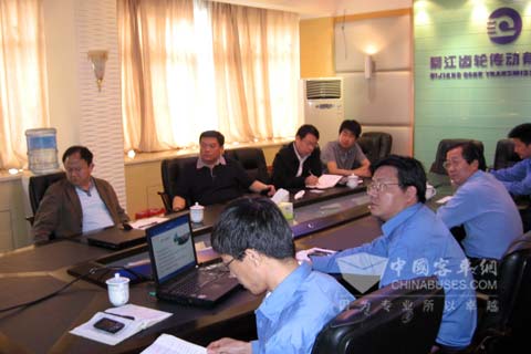 黄海客车董事长李海阳一行与綦齿会谈