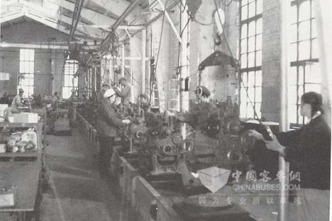 1973年朝柴100系列柴油机装配线