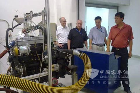 东风朝柴4102-CS5B发动机首次点火成功 