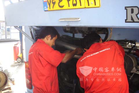 潍柴服务人员现场维修