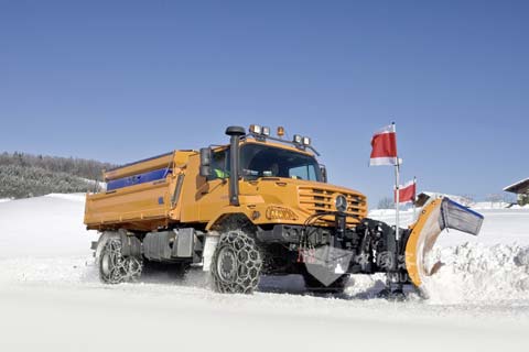 露天展示装配艾里逊变速箱的奔驰Zetros 