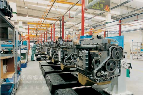 东风康明斯生产车间