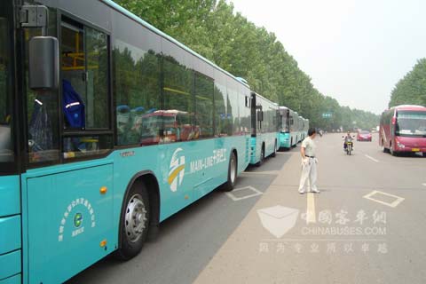 配装东风康明斯发动机的深圳公交车