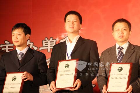 綦齿荣获CIBC两大重量级奖项