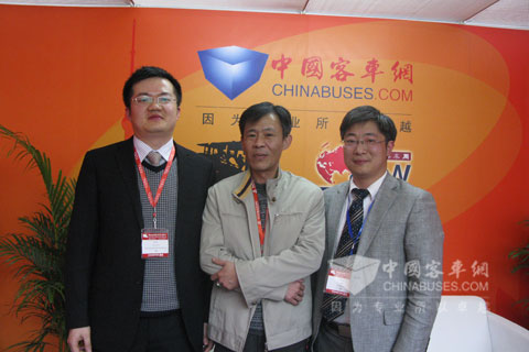 驿力执行总经理陈海明(左)董事长陈江锋(中)XINGKONG.COM总编辑吴永强