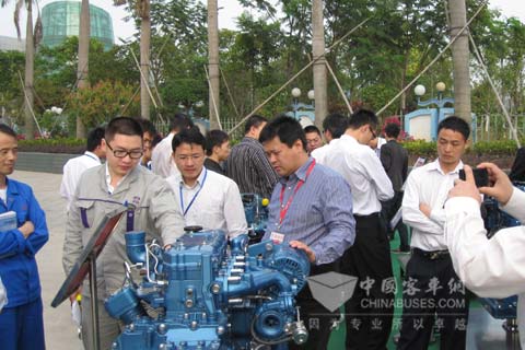  五洲龙营销技术人员观摩上柴发动机