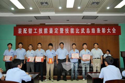 汉德车桥着力提升钳工技能