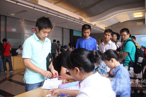 为新员工办理入职手续