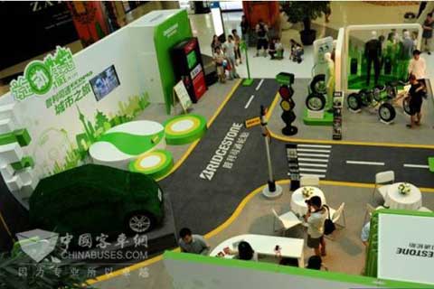 在城市时尚中心中营造的迷你城市