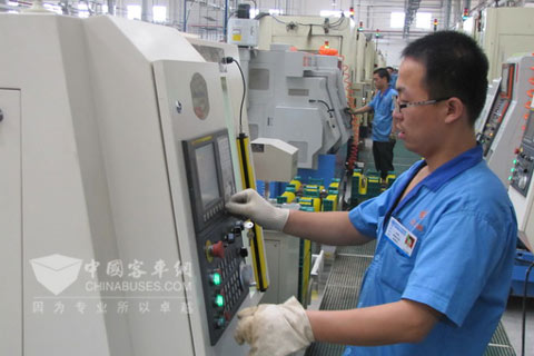 陕西法士特工厂车间一角