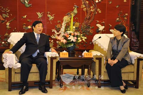 扬州市委书记、市人大常委会主任王燕文与山东重工集团董事长谭旭光