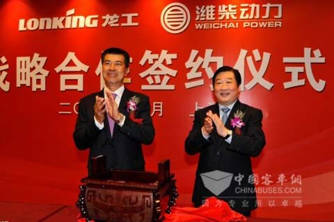 中国龙工董事局主席李新炎和潍柴动力董事长兼CEO谭旭光