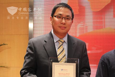 康明斯新兴国家汽车市场全球客车市场总监黄海涛上台领奖
