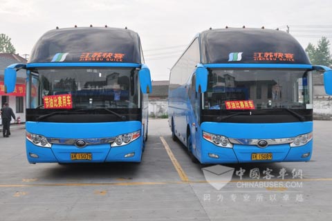 装配米其林轮胎的扬汽快客客车