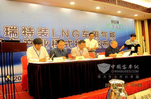 (LNG)车用气瓶在线检测技术发布会合作单位签约现场