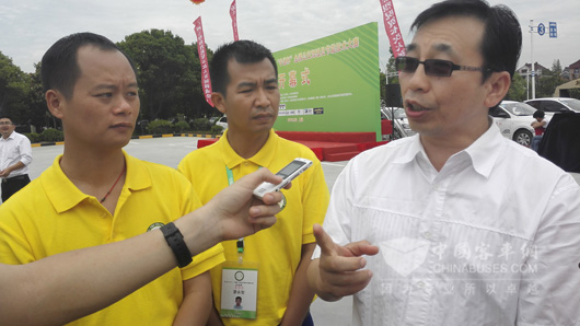 公交公司领导带队前来参赛
