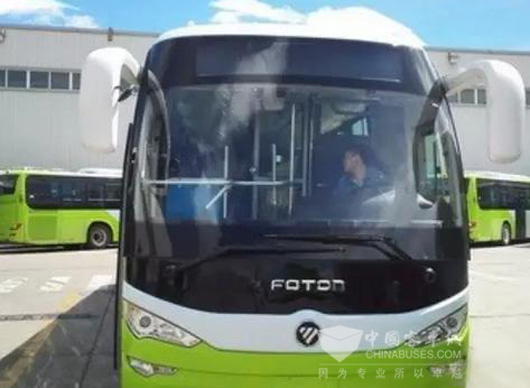 装配首台国产欧Ⅵ柴油机的客车亮相