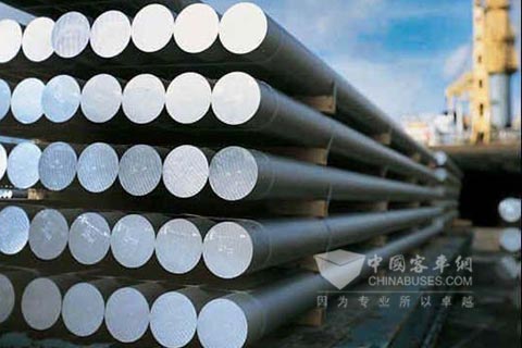 为了控制碳纤维零件的价格与品质，BMW将部分碳纤维零件自行生产